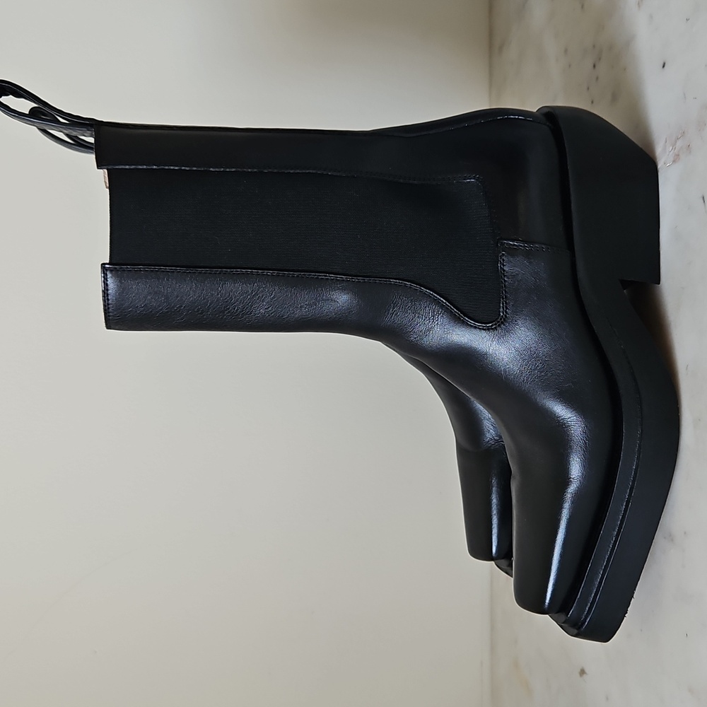 BOTTEGA VENETA: Black Leather Lean Boots